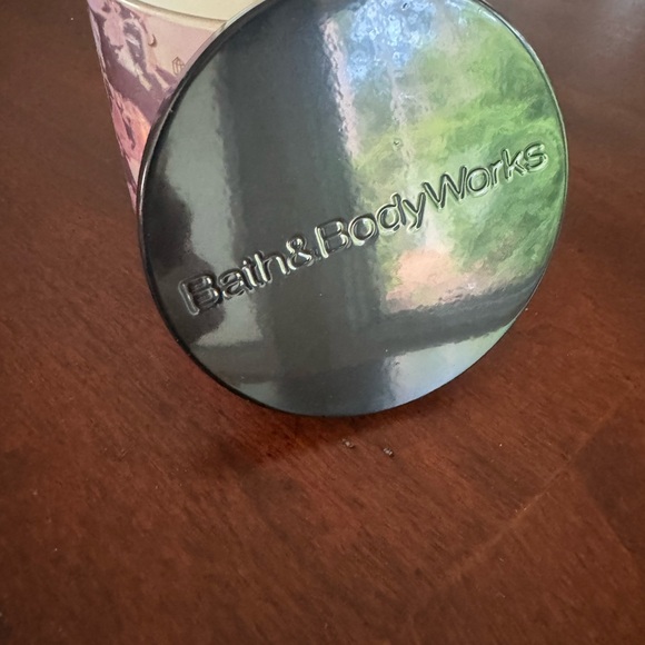 NWT Bath & Body Works Candle - Picture 5 of 5